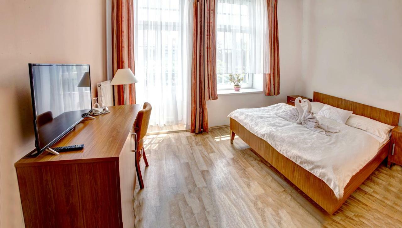 Penzion Tillerova Vila Lázně Bohdaneč Εξωτερικό φωτογραφία