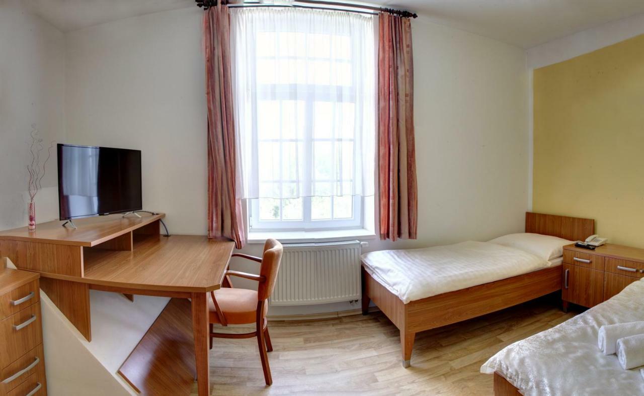 Penzion Tillerova Vila Lázně Bohdaneč Εξωτερικό φωτογραφία
