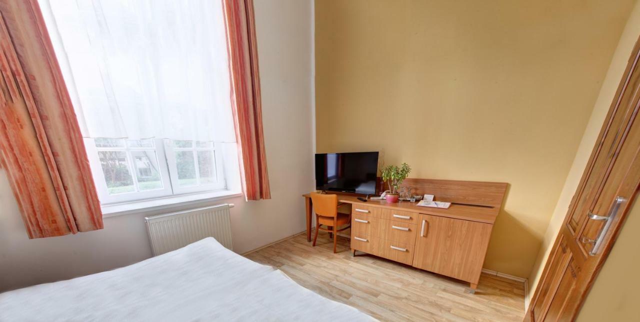 Penzion Tillerova Vila Lázně Bohdaneč Εξωτερικό φωτογραφία